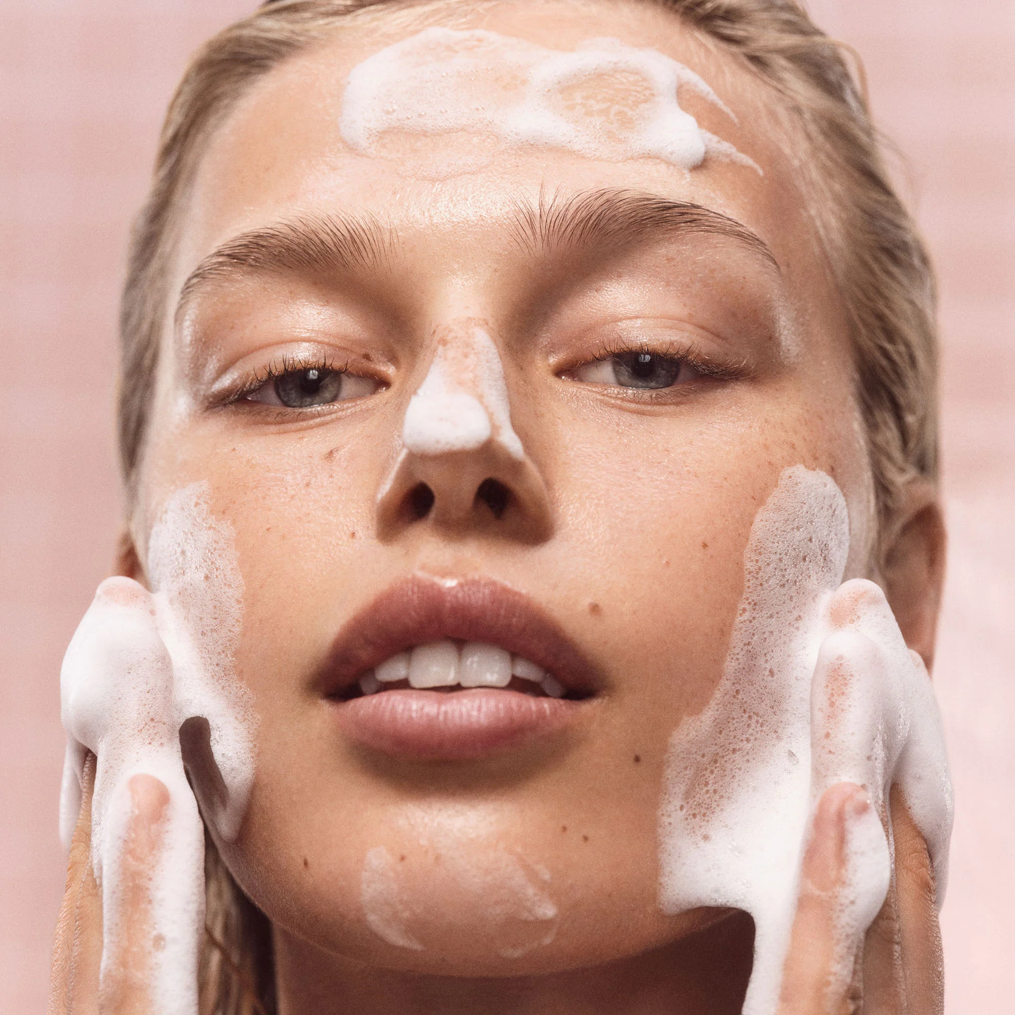 Mini Pink Dew™ Gel Cleanser - Image 3